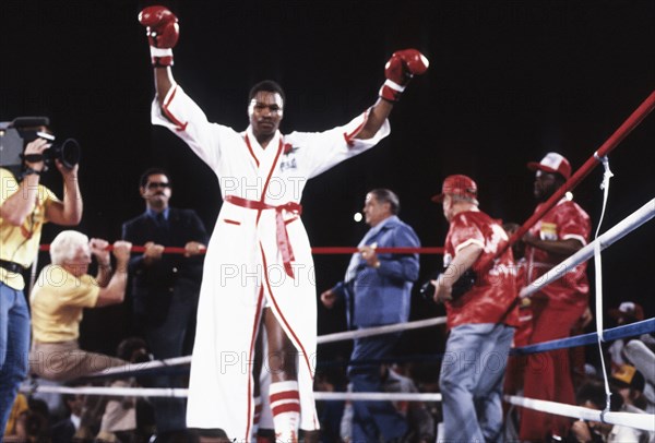 Larry Holmes wins against Witherspoon, the 80s