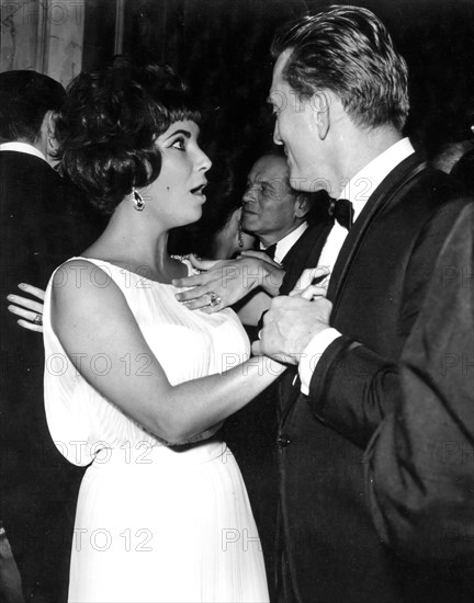 Elizabeth taylor, kirk douglas