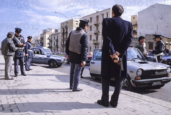 Police controls in palermo, 80s