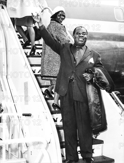 Louis armstrong and wife, 60s