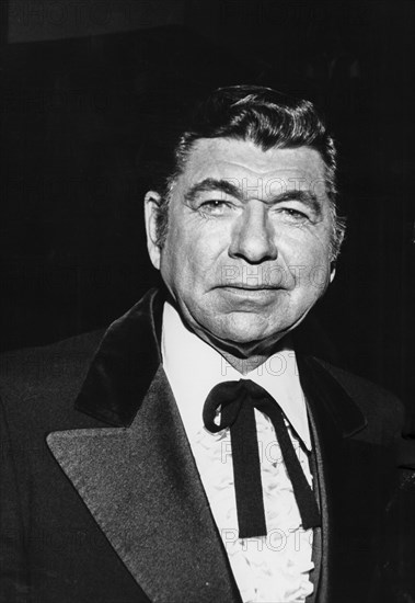 Claude akins, 80s