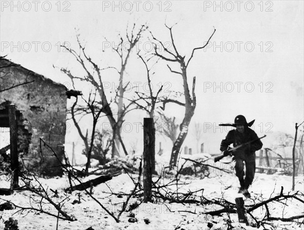 US Infantry Man Under Fire