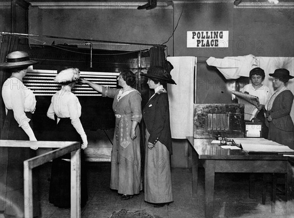 Women Voting In Chicago