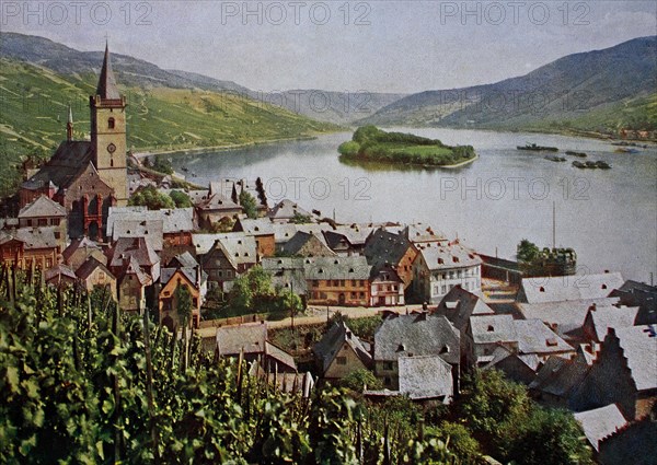 Lorch on the Rhine in 1910, Hesse, Germany, photograph, digitally restored reproduction of an original artwork from the early 20th century, exact original date unknown.