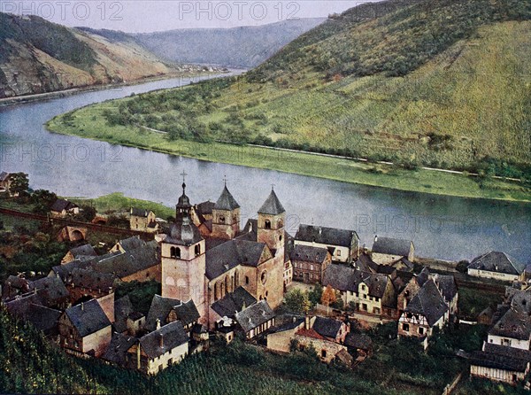 View of the collegiate church in Karden, Treis-Karden, on the Moselle River in 1910, Rhineland-Palatinate, Germany, photograph, digitally restored reproduction of an original artwork from the early 20th century, exact original date unknown.
