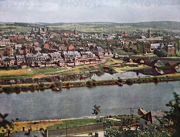 View of Trier from the left bank of the Moselle in 1910, Rhineland-Palatinate, Germany, photograph, digitally restored reproduction of an original artwork from the early 20th century, exact original date unknown.