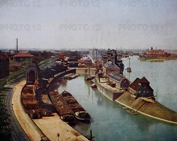 The harbor in Düsseldorf in 1910, North Rhine-Westphalia, Germany, photograph, digitally restored reproduction of an original artwork from the early 20th century, exact original date unknown.