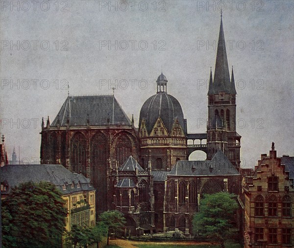 Aachen Cathedral in 1910, North Rhine-Westphalia, Germany, photograph, digitally restored reproduction of an original artwork from the early 20th century, exact original date unknown.