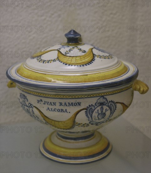 Tureen of ceramic.