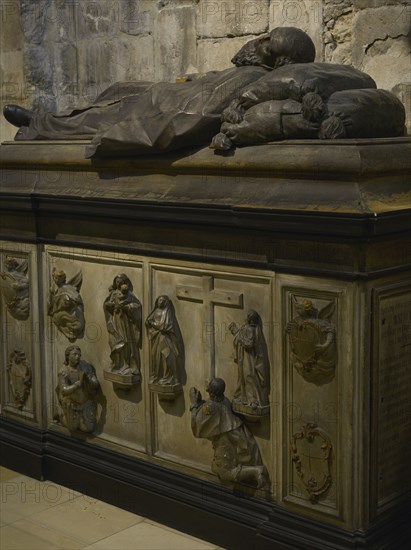 Wooden reproduction of the tomb of Nuno Alvares Pereira.