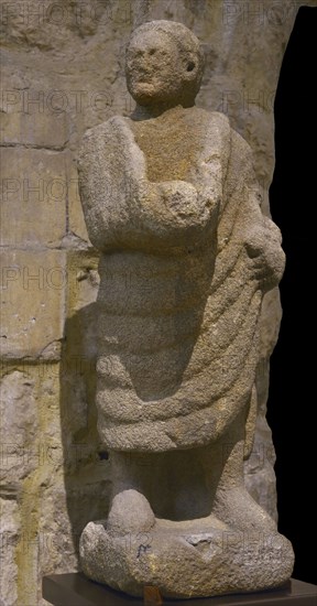 Roman statue depicting a man in toga.