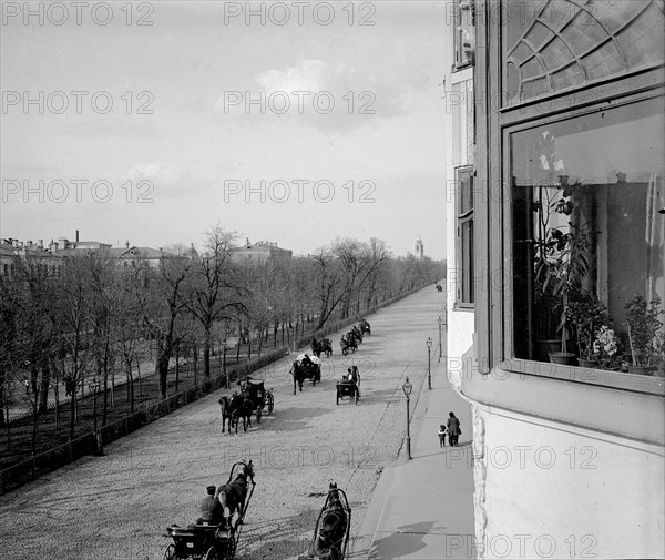 Moscow street scene: Tverskoy Boulevard circa  between 1910 and 1912