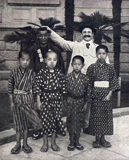 Anatoly Leonidovich Durov in Tokyo with a Japanese troupe invited by him circa  before 1916