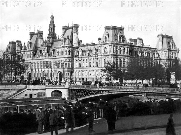 The Hotel de Ville in Paris