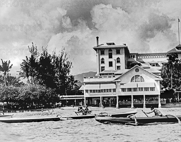 Duke Kahanamoku Wins Race