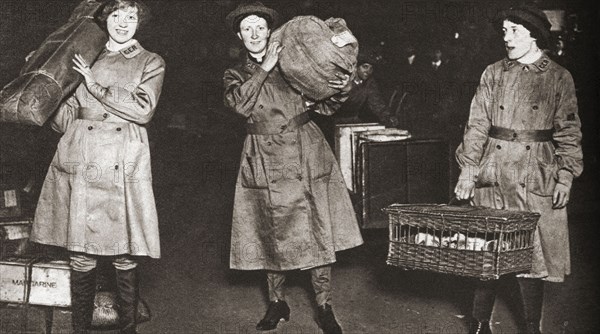 A scene at Liverpool Street Station during World War One.