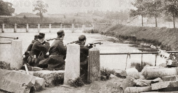 A rearguard remain to prevent the advancing Germans from repairing the bridge blown up by the retreating Belgians at Termonde.