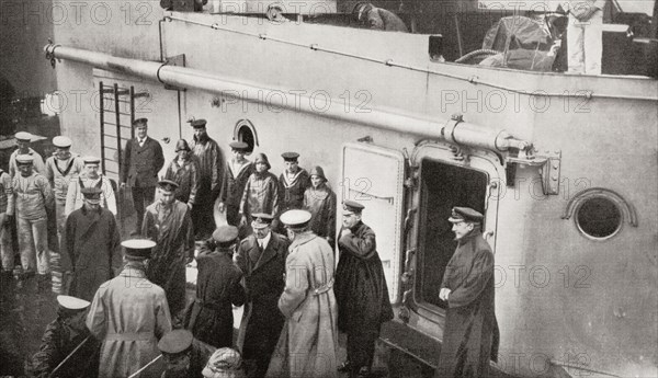 Lord Kitchener boarding HMS Hampshire.