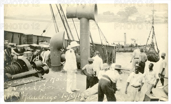 Unloading mail from a ship