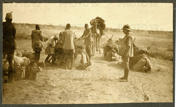 Loading up camels, Jubaland