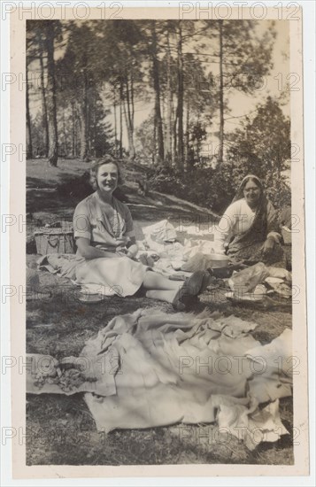 Group picnicking, Potter's Hill, Simla