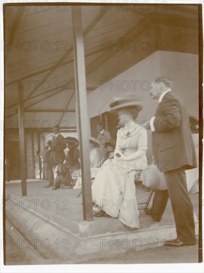 Spectators at Colombo Racecourse