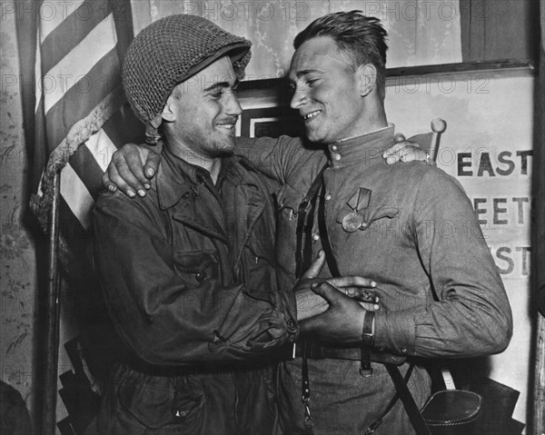 First Us And Russian Soldiers To Meet On Elbe