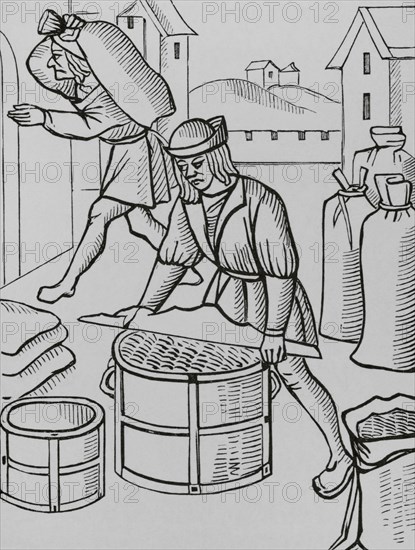 France. Measurement of grain in Paris. Facsimile of an engraving from """"Les ordonnances royaux sur le faict et jurisdiction de la prevoste des marchands et eschevinage de la ville de Paris"", Paris, 1528. ""Moeurs, usages et costumes au moyen-age et a l'epoque de la Renaissance"", by Paul Lacroix. Paris, 1878.