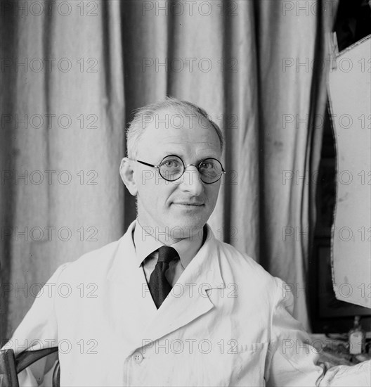 Painter Lucien Schwob around 1945.