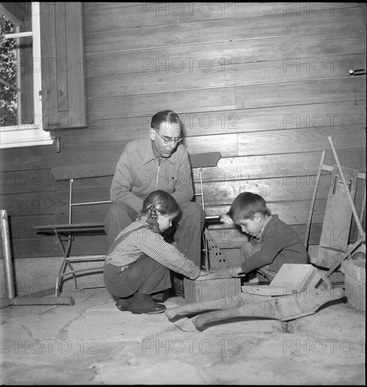 Max Werner Lenz with children of Elsie Attenhofer around 1955.