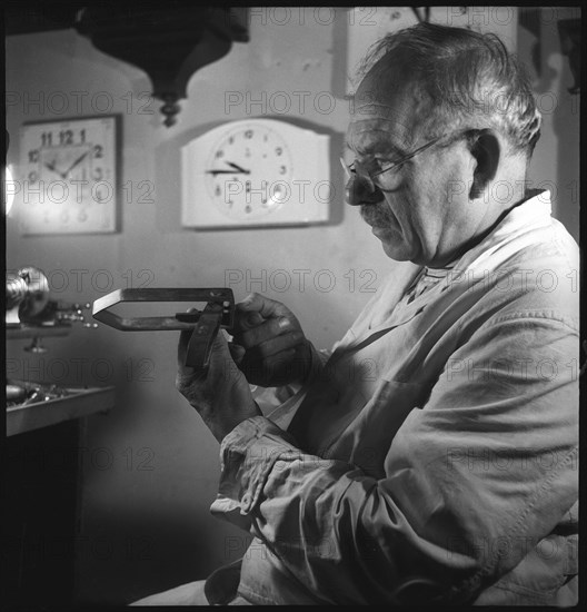 Clockmaker G. Jehle, Zurich ca. 1950 .