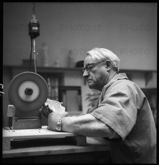 Edouard Sandoz, sculptor ca. 1945 .