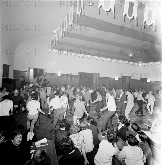 People dancing in the Club Mv©diterranv©e, St. Moritz 1962.