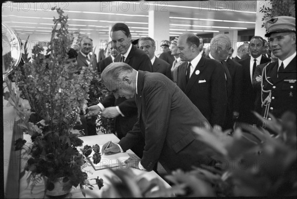 Georges Pompidou signing the VIP-guest book of airport Basel-Mulhouse 1970.