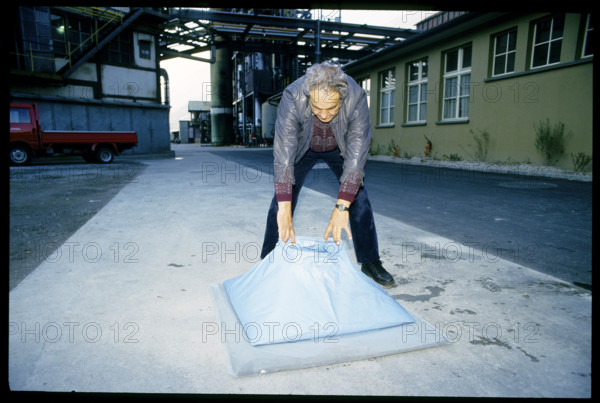 Safety-construction against seepage of fire water, 1986.