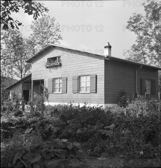 Laupen: Residential building and garden of working-class familiy; 1939.