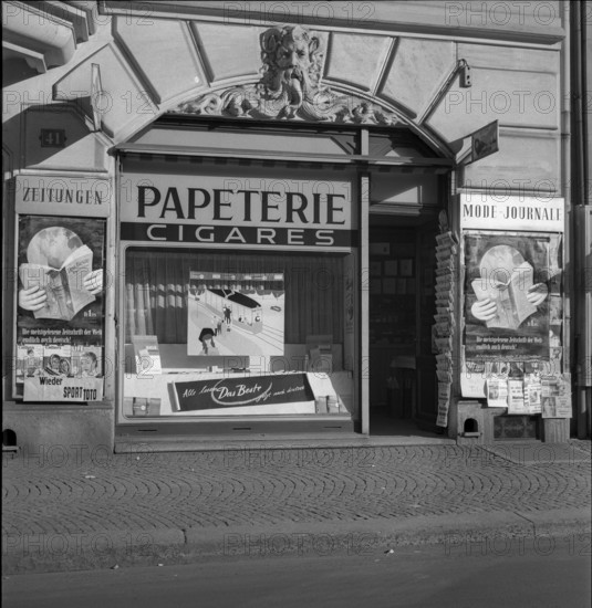 Azed newsstand: advertising for Das Beste, 1948.