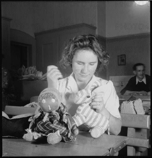 Girls knitting in favour of children from Yugoslavia, 1946.