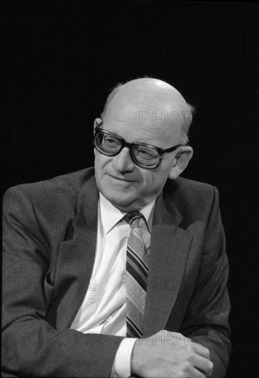 Alphons Egli in the TV studio of the Bundeshaus 1984.