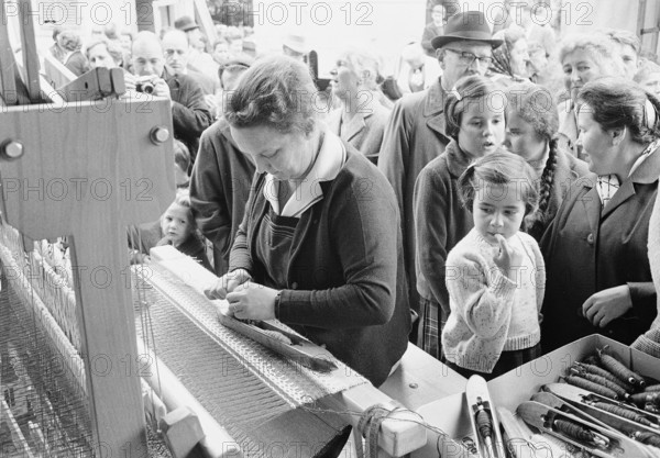 Braechete, farmer's woman weaving in Zaeziwil, 1965.