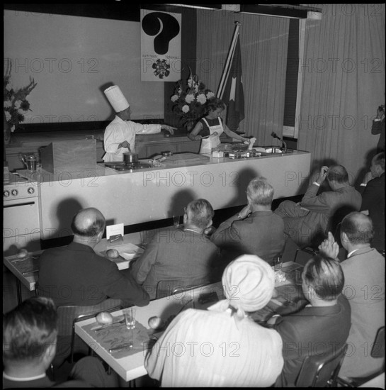 Presentation of Menues from the Emergency Supply, 1964.