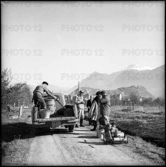 Fishing with electricity in Valais, equipment 1956.