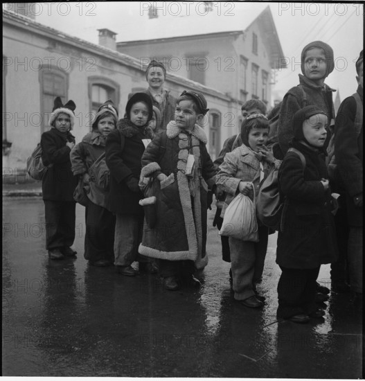 Children from Budapest arrive in Switzerland, holiday for convalescence, 1947.