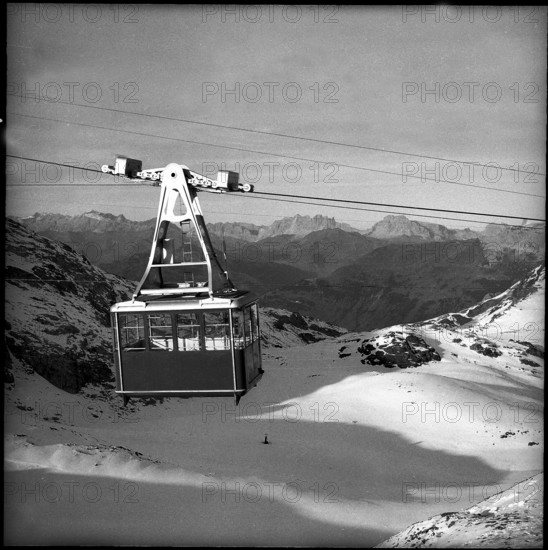 Cableway Parsenn-Weissfluhgipfel, Davos 1955.