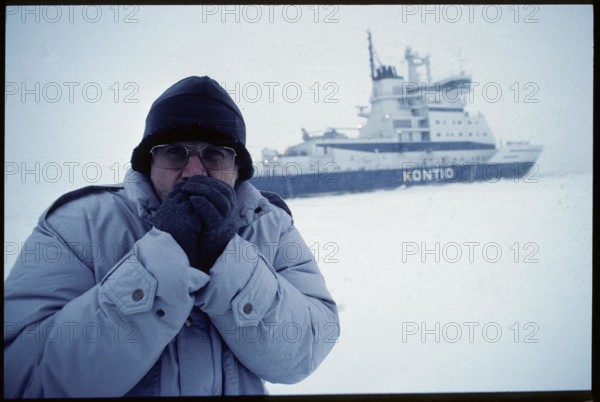 Heinz Stalder in front of icebreaker Kontio 1988.