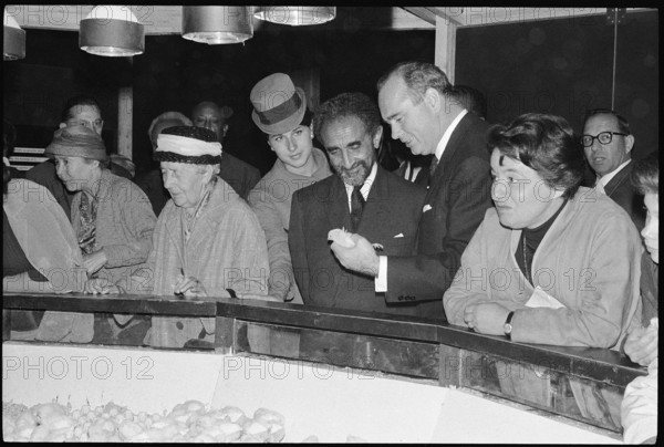 Director Ruckstuhl (r) shows Emperor Haile Selassie a chick at the Expo in Lausanne, 1964.