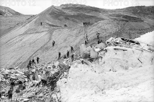 Mattmark glacial ice avalanche; search for missing workers, persons; 1965.
