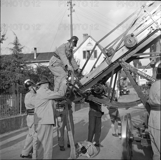 War fire brigade; fire ladder, 1939.