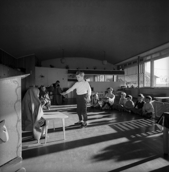 Behavior research, ethology at kindergarten, Zurich 1958.