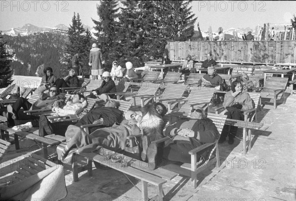 Gstaad: Tourists enjoying the sun; 1972.
